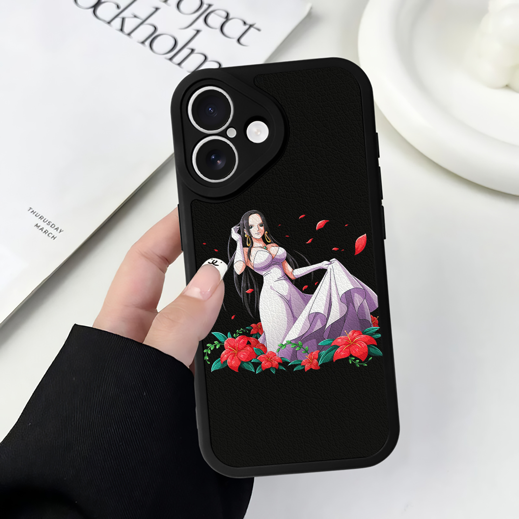 （画像用） ワンピース ボア・ハンコック ONE PIECE Boa·Hancock 【iPhone 16シリーズ対応】シリコンスマホケース（レザー調） 材質：シリコン